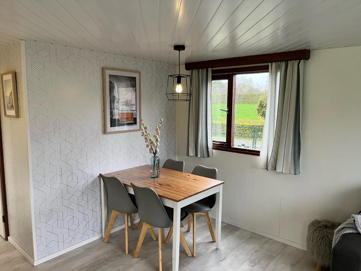 Vrijstaand Chalet Met Veel Buitenruimte En Veranda Zuid-Scharwoude Exterior foto