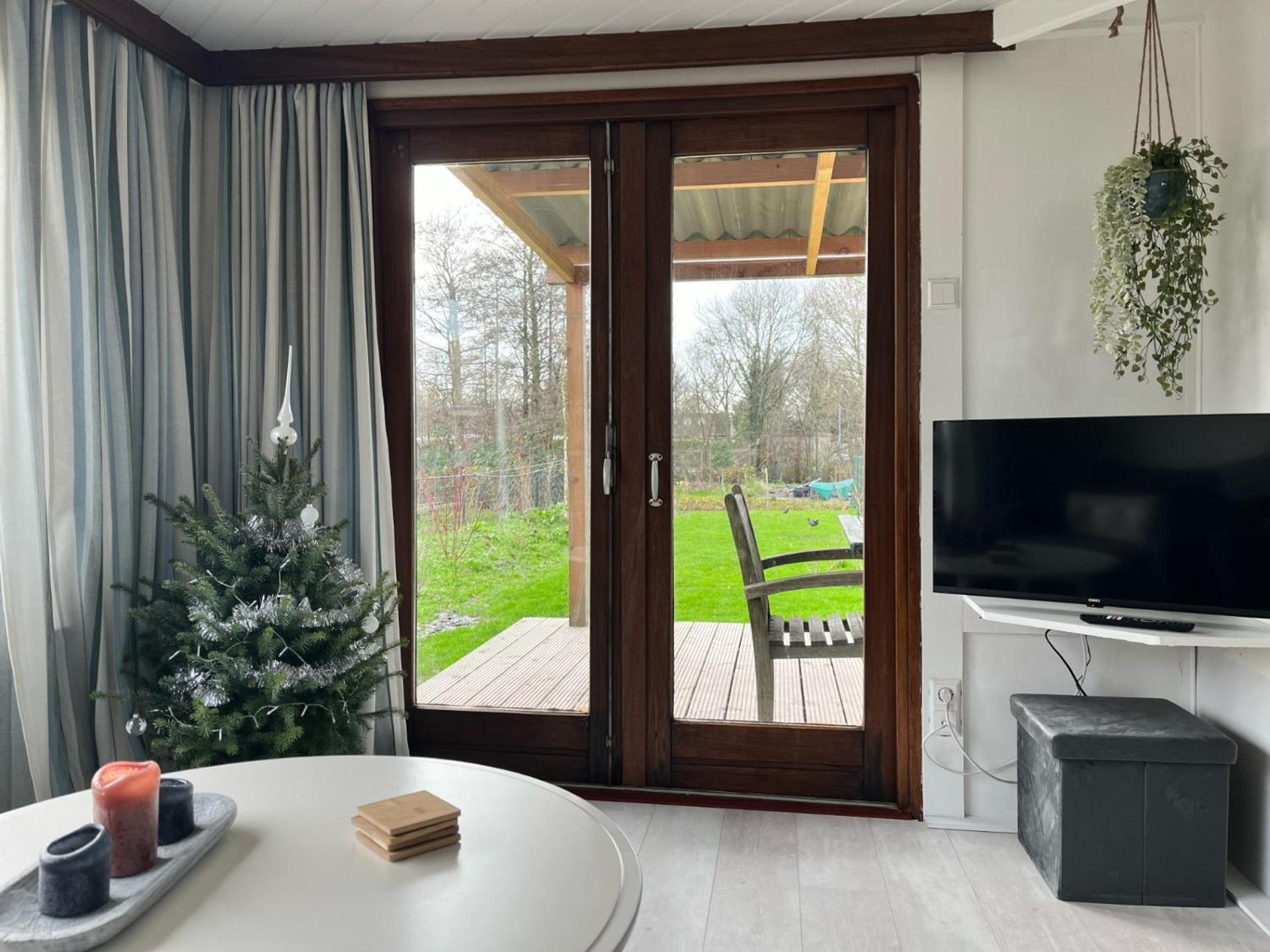 Vrijstaand Chalet Met Veel Buitenruimte En Veranda Zuid-Scharwoude Exterior foto