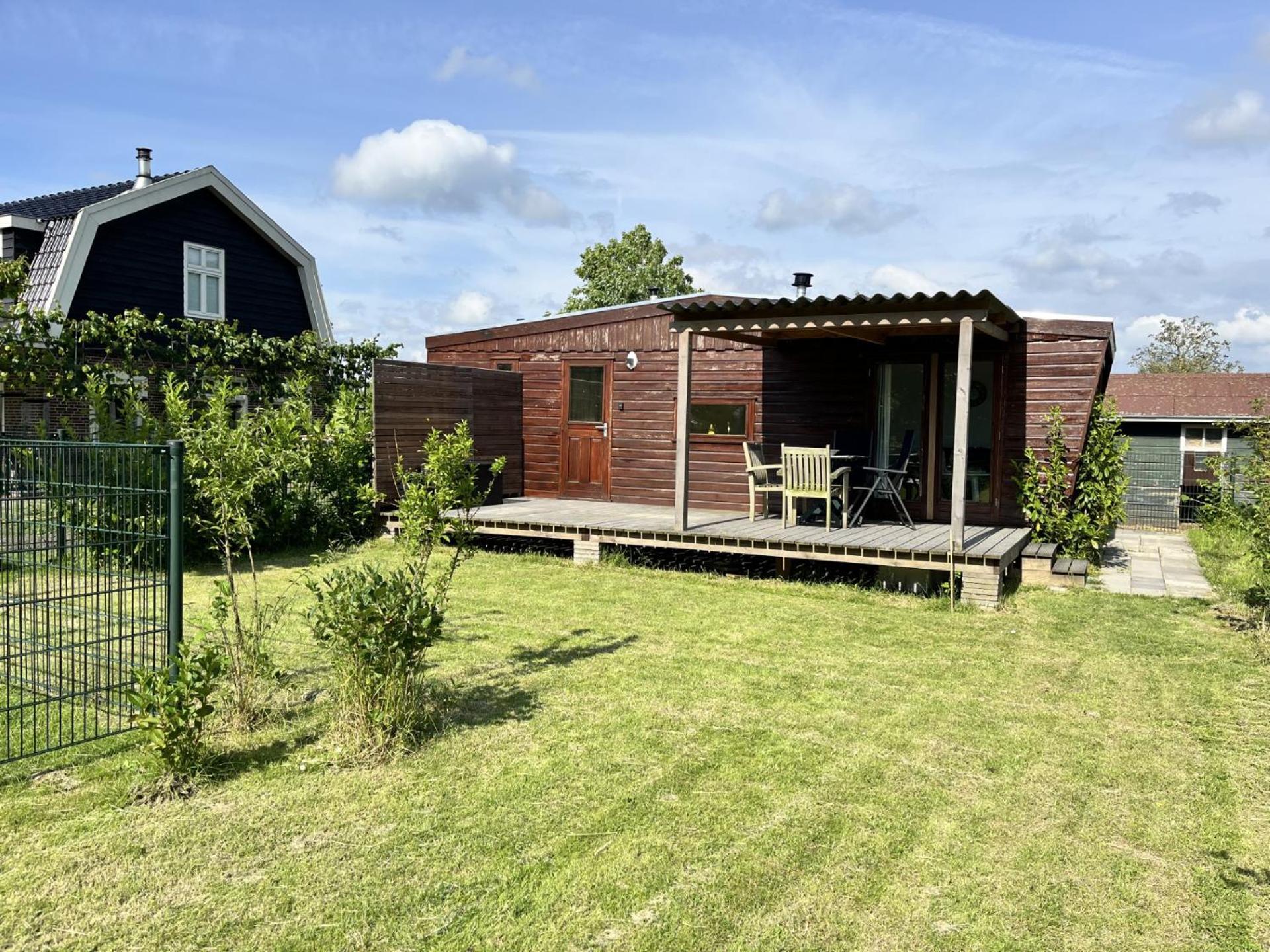 Vrijstaand Chalet Met Veel Buitenruimte En Veranda Zuid-Scharwoude Exterior foto