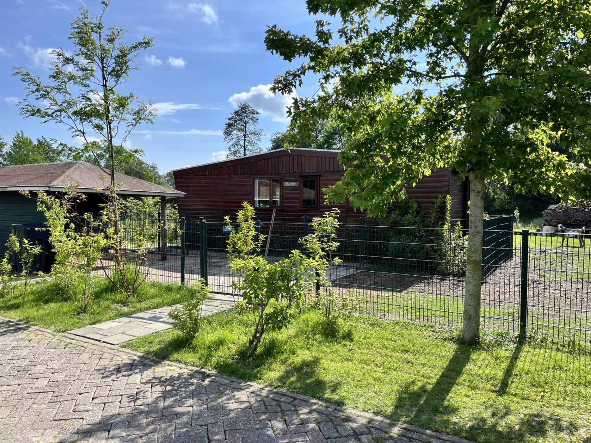 Vrijstaand Chalet Met Veel Buitenruimte En Veranda Villa Zuid-Scharwoude Exterior foto